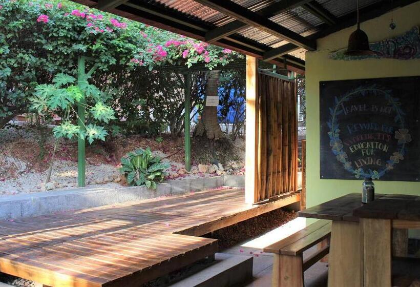 هتل Indra Inn