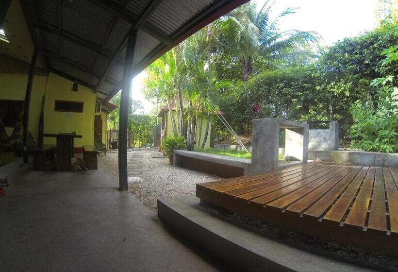 هتل Indra Inn