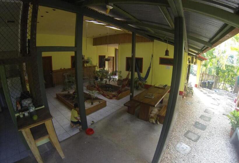 هتل Indra Inn