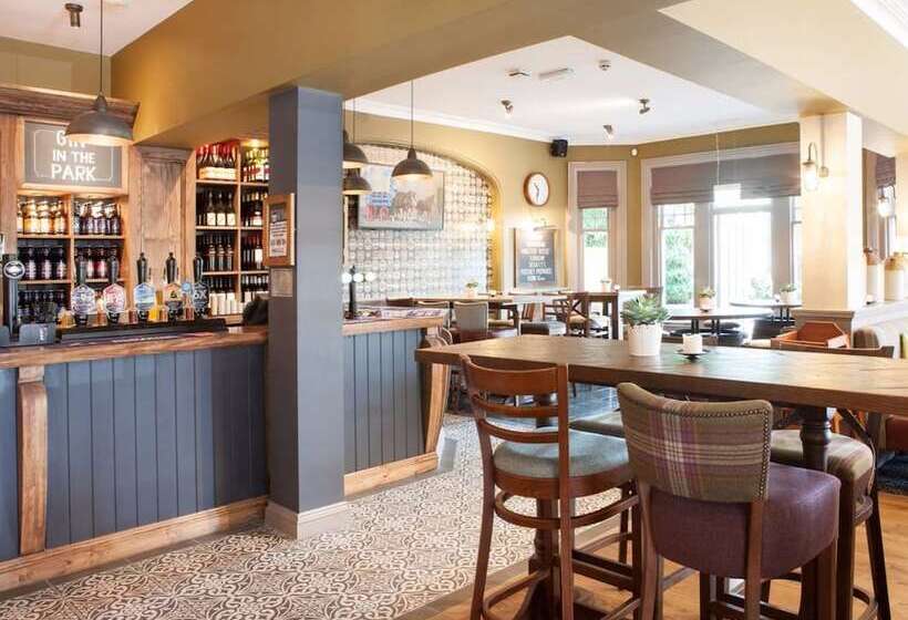 هتل Inn In The Park