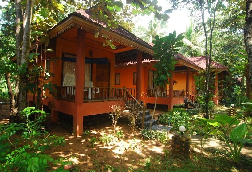 هتل Lanta Pearl Beach Resort