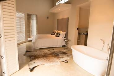 هتل Moditlo River Lodge