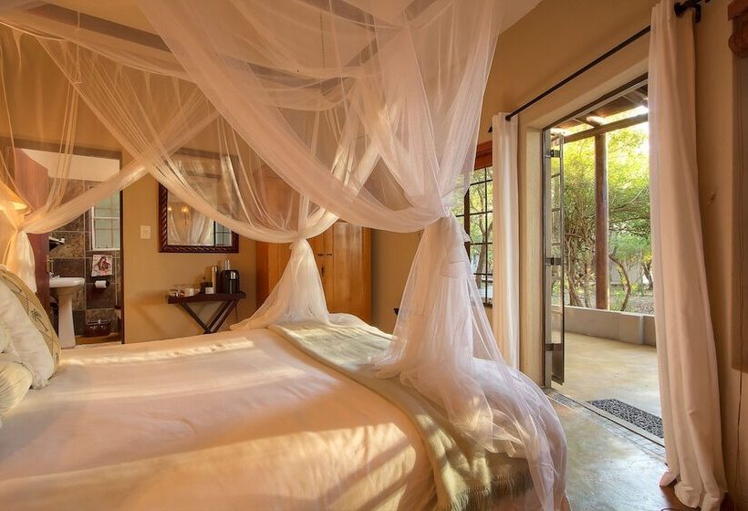 Отель Mvuradona Safari Lodge