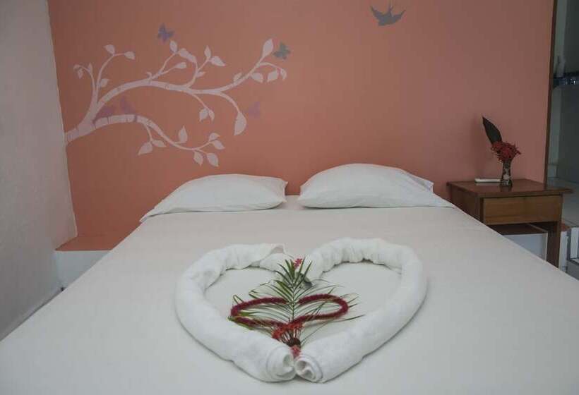هتل Pelican Beachfront