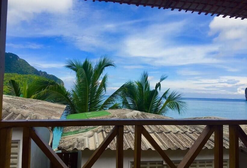 هتل Phi Phi Cozy Seafront Resort