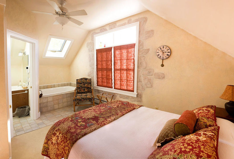فندق Red Clover Inn And Restaurant