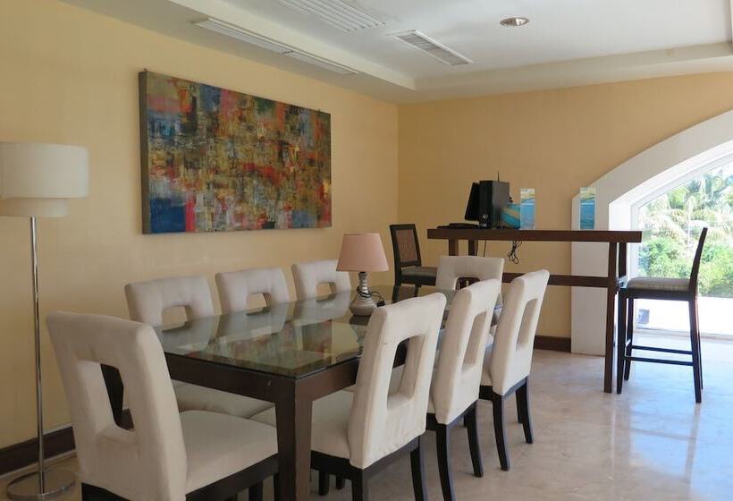 Отель The Lighthouse Marina Resort