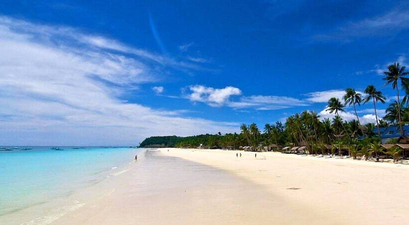 בית מלון כפרי The Orient Beach Boracay