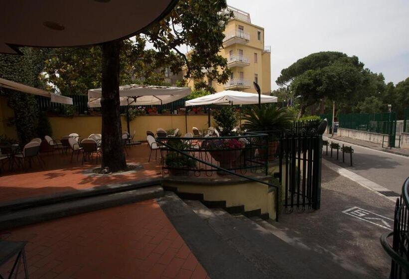 هتل Villa Serena