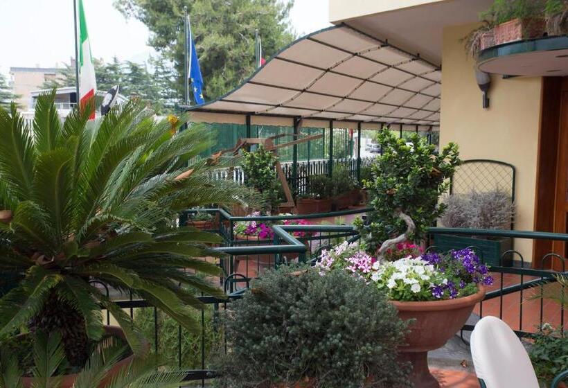 هتل Villa Serena