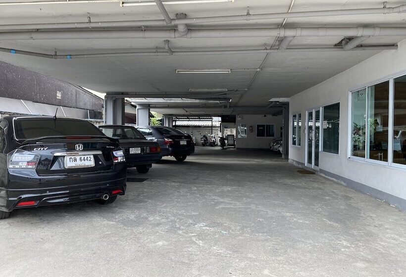 هتل Warisa Apartment