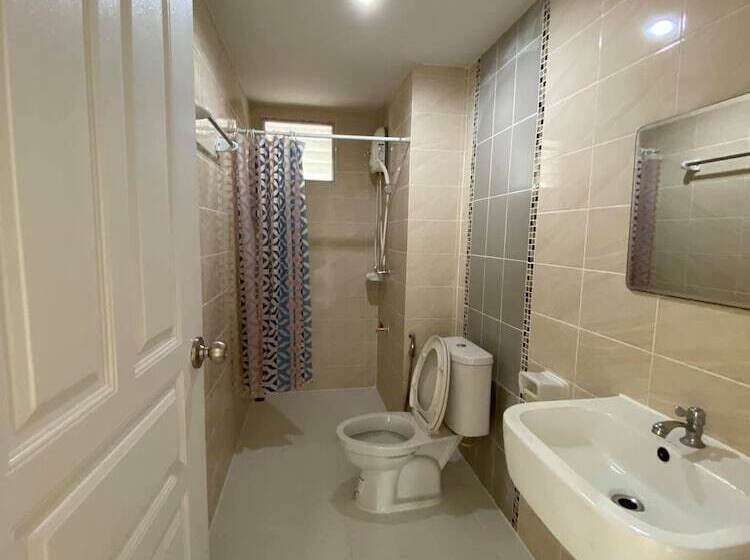 هتل Warisa Apartment