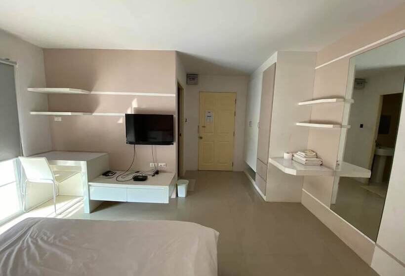 هتل Warisa Apartment
