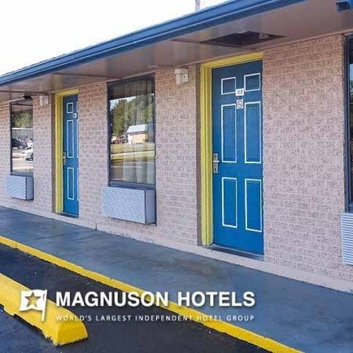 מוטל Regency Inn & Suites