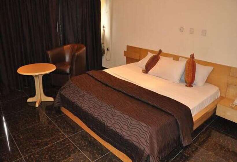Solitude Hotel Yaba