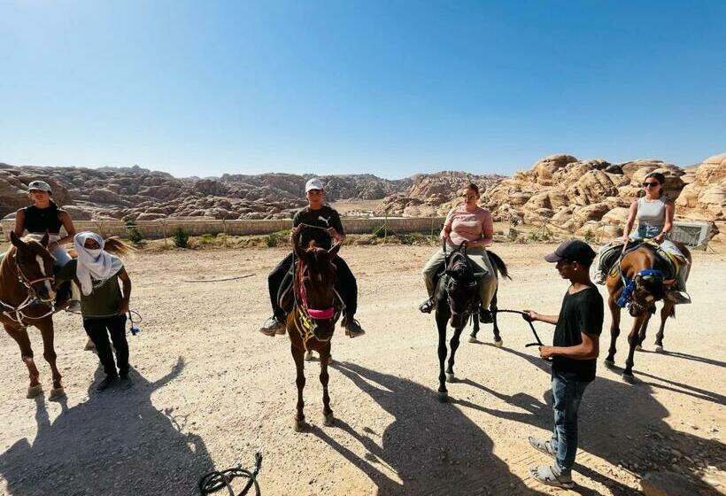 تختخواب و صبحانه Petra Royal Ranch