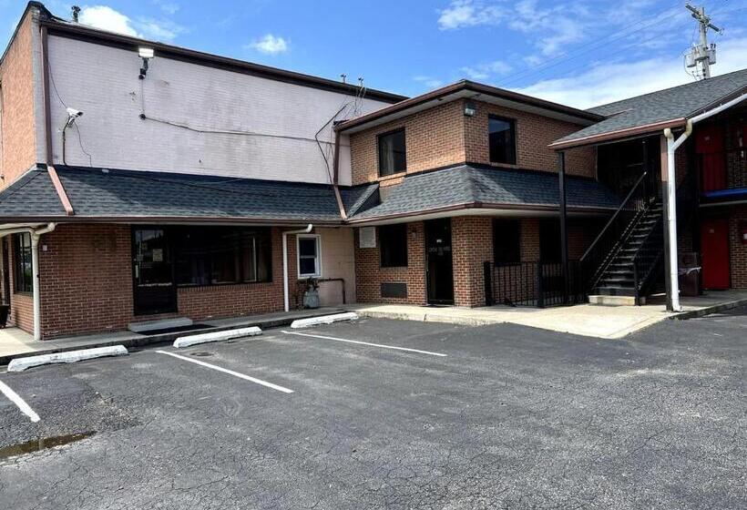 Budget Plaza Motel