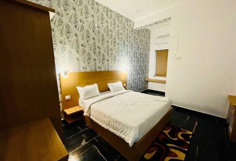 Hotel B P Emerald