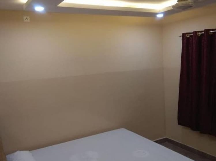 هتل Goroomgo New Moon Inn Puri1024