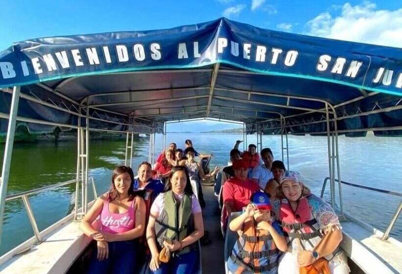 هتل Hostal Raices De Mi Pueblo