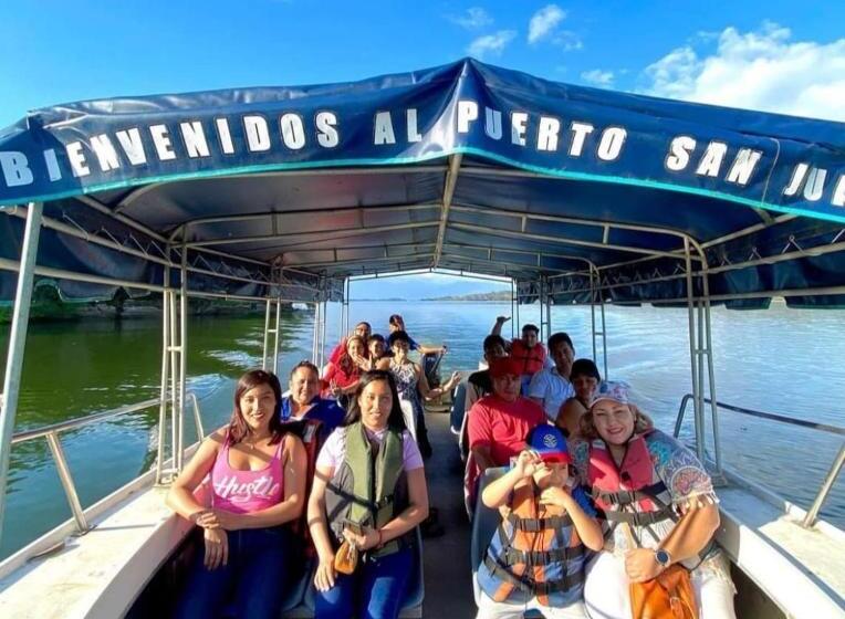 هتل Hostal Raices De Mi Pueblo