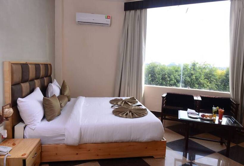 فندق The Tattwaa Corbett Spa & Resort