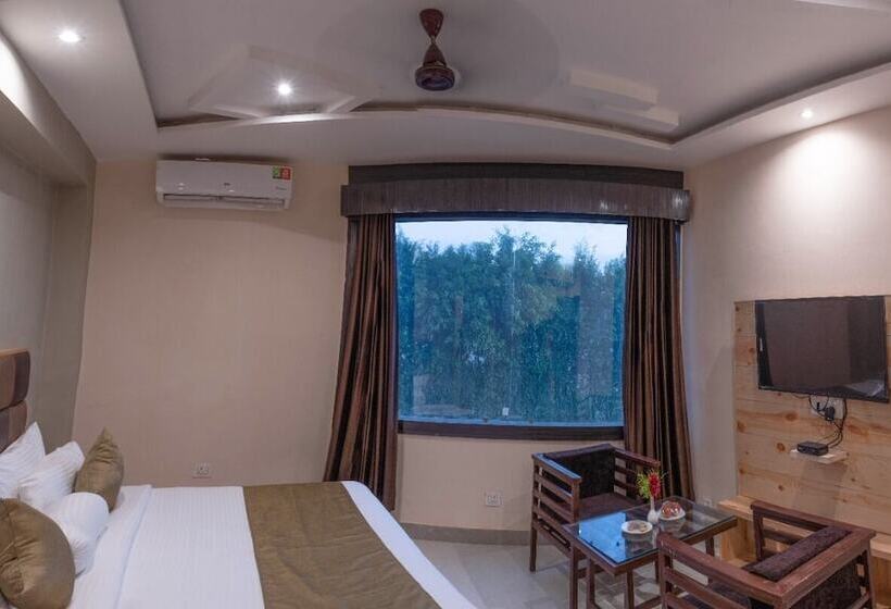 هتل The Tattwaa Corbett Spa & Resort