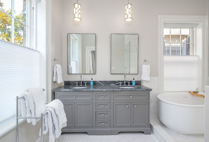 پانسیون The House On Taylor