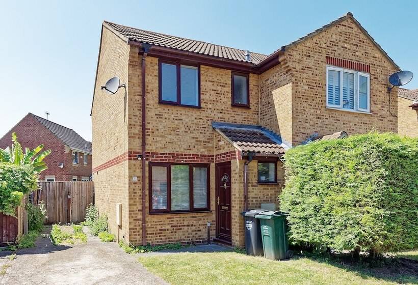 اقامتگاه Lovely 2 Bed House In Kent   Parking Available