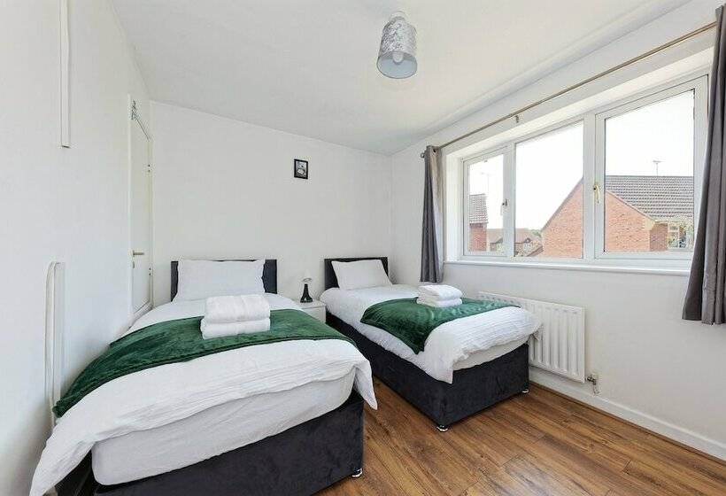 اقامتگاه Lovely 2 Bed House In Kent   Parking Available