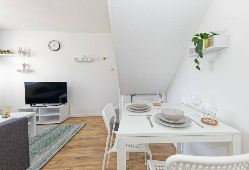 اقامتگاه Lovely 2 Bed House In Kent   Parking Available
