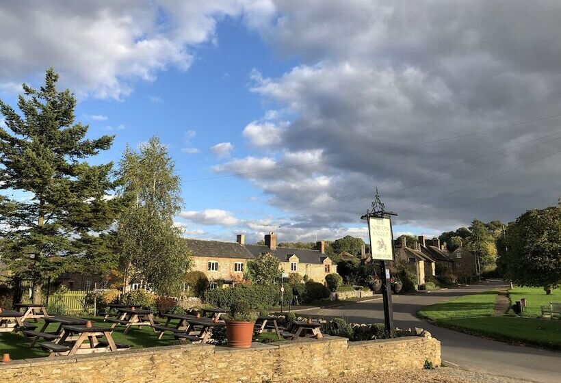 여관 The Norman Knight Whichford