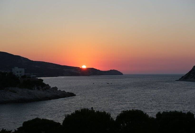 هتل Arya Karaburun