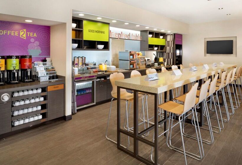 هتل Home2 Suites By Hilton Charlotte Airport
