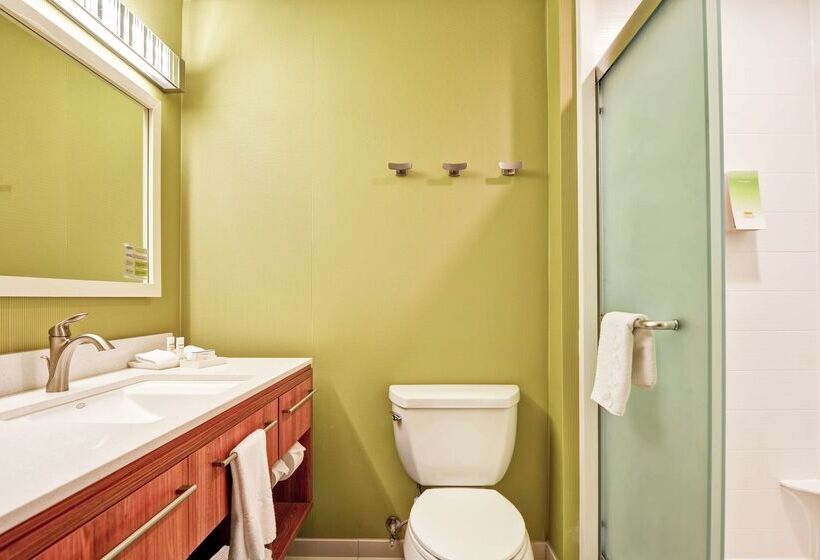 هتل Home2 Suites By Hilton Charlotte Airport