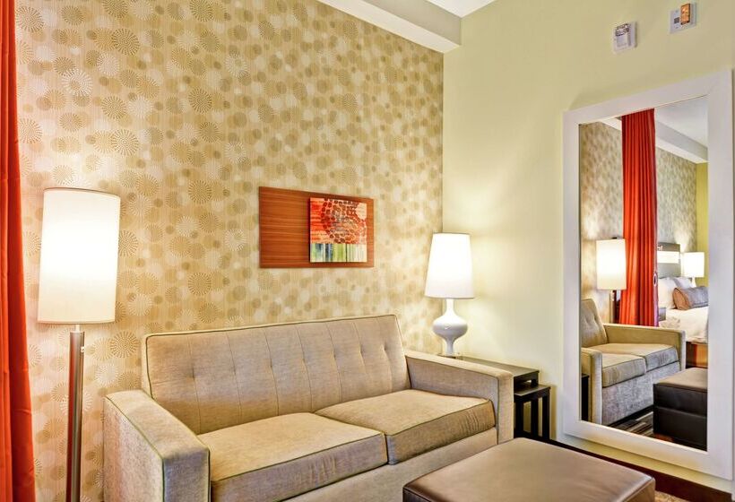 هتل Home2 Suites By Hilton Charlotte Airport