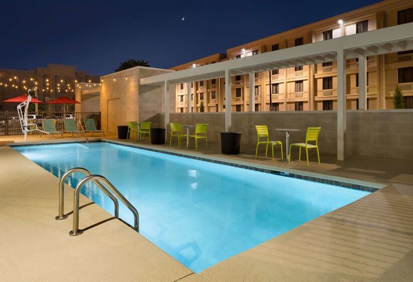هتل Home2 Suites By Hilton Charlotte Airport