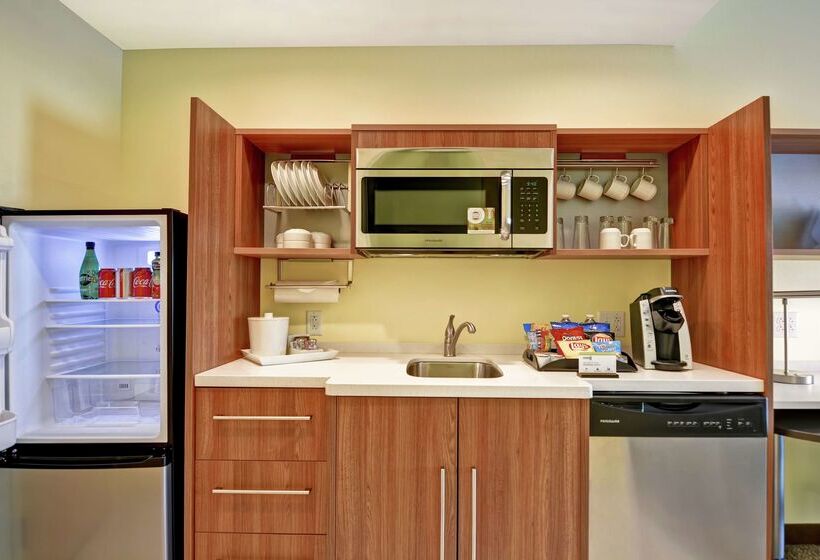 هتل Home2 Suites By Hilton Charlotte Airport