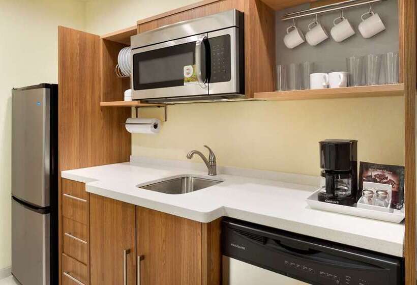 هتل Home2 Suites By Hilton Charlotte Airport