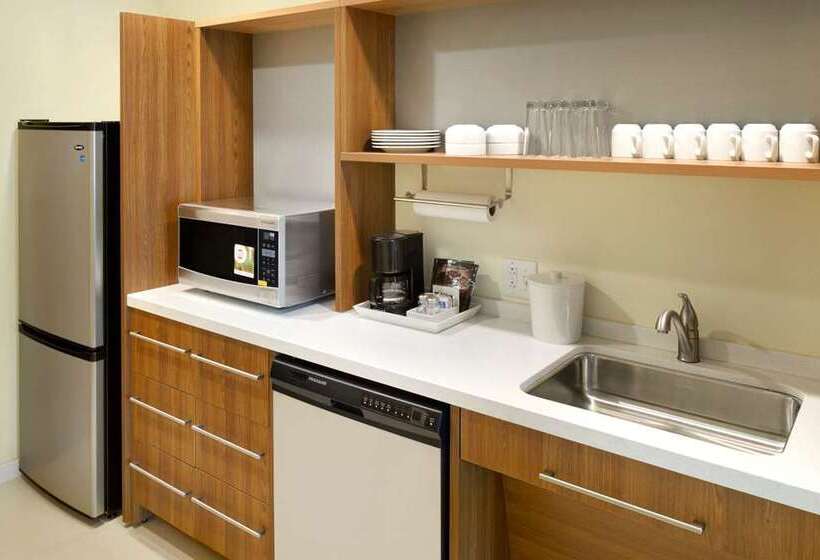 هتل Home2 Suites By Hilton Charlotte Airport