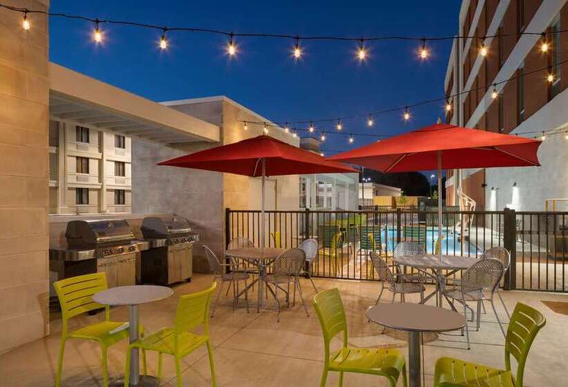 هتل Home2 Suites By Hilton Charlotte Airport