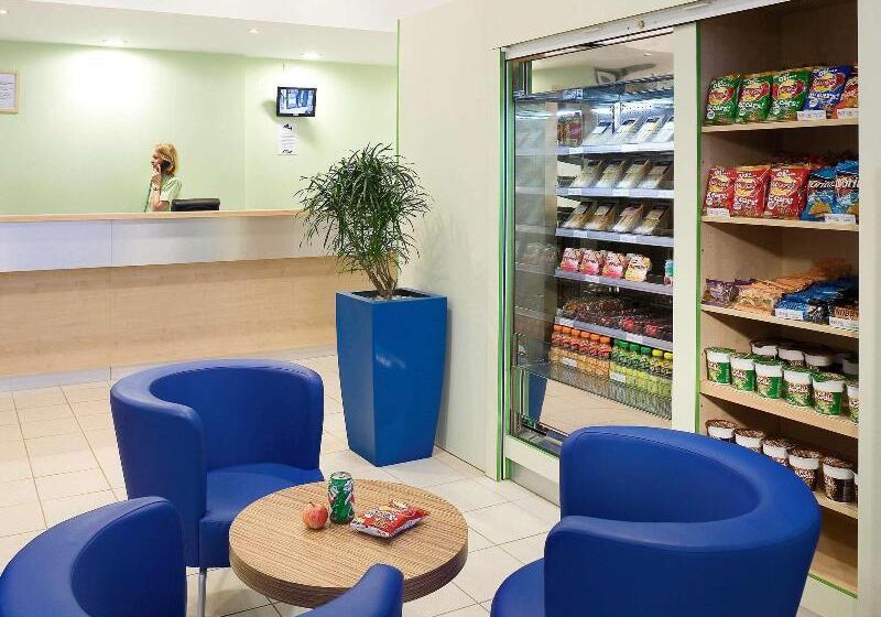 Отель Ibis Budget Versailles Coignieres