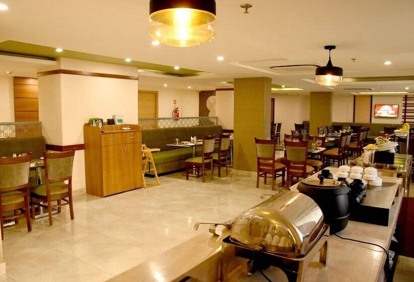 هتل Starlit Suites Kochi