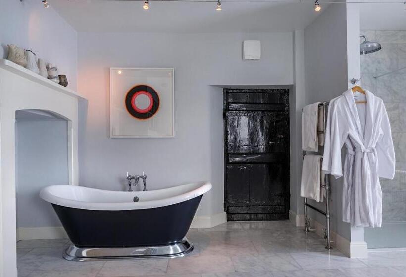 فندق The Assembly House