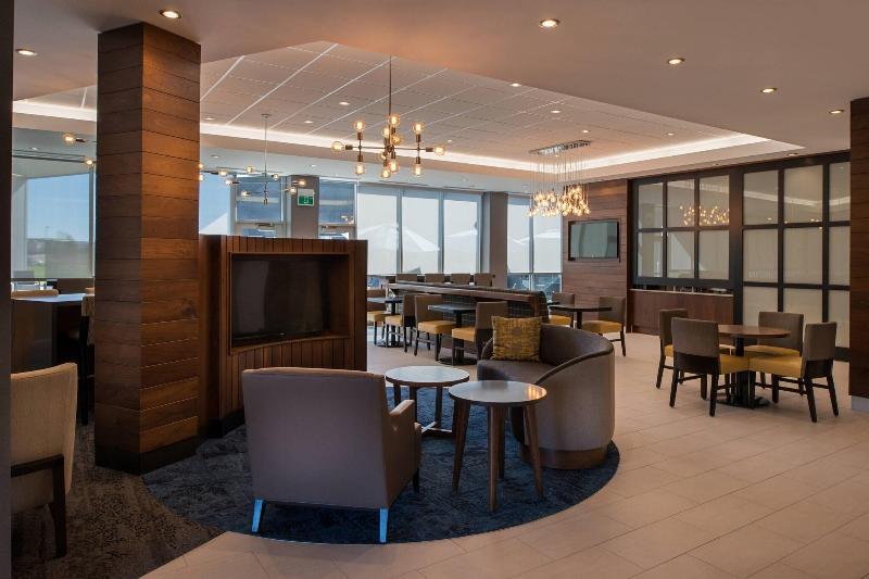 هتل Towneplace Suites By Marriott Saskatoon