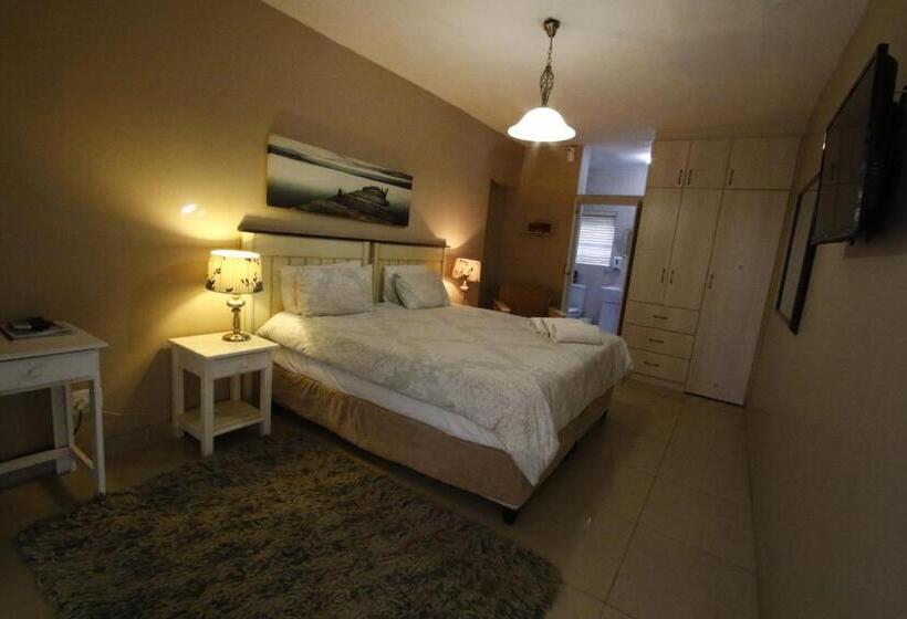 پانسیون Bluewater Beachfront Guest House