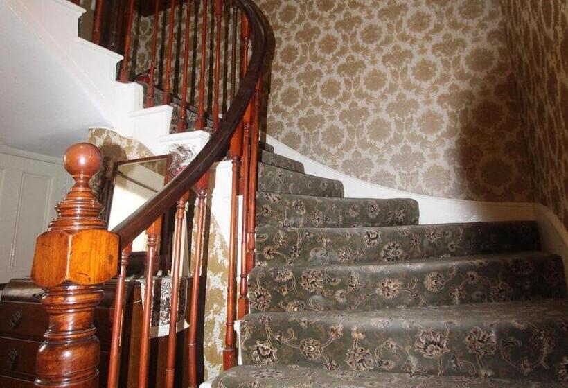 پانسیون Spring Garden Guest House