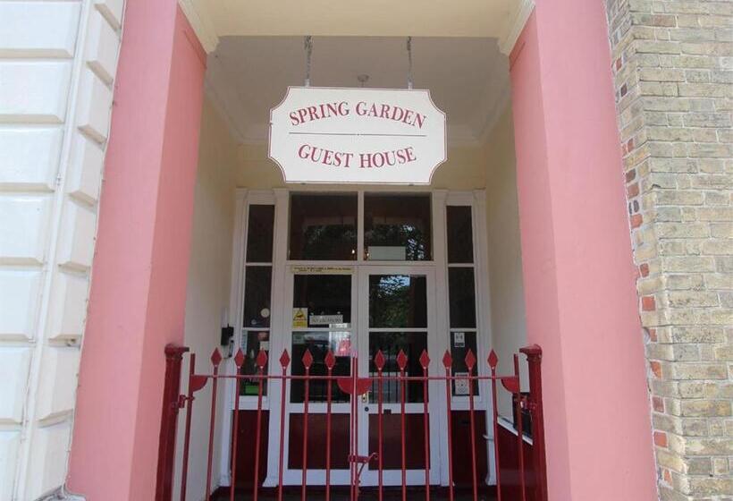 بنسيون Spring Garden Guest House