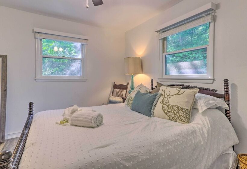 Beautiful Connestee Falls Home W/ Porch In Brevard