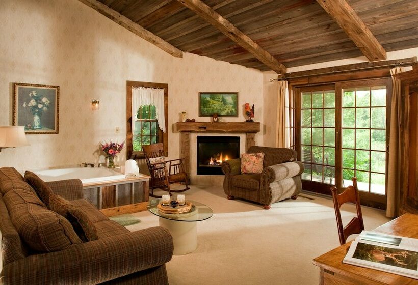 تختخواب و صبحانه Chanticleer Cabins